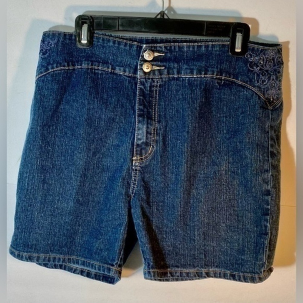 JEANBAY LADYS DENIM SHORTS WITH SEQUINS ON EACH SIDE